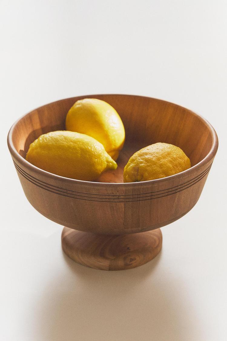 FRUTEIRA COM PÉ EM MADEIRA